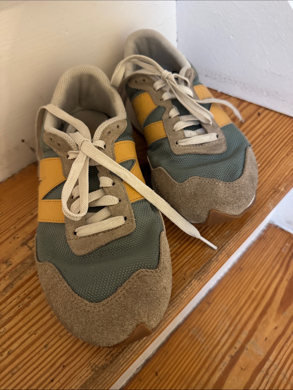 New balance Retro Runner unisex 237 Sneakers in green, Tan & Yellow m 7.5/w 9